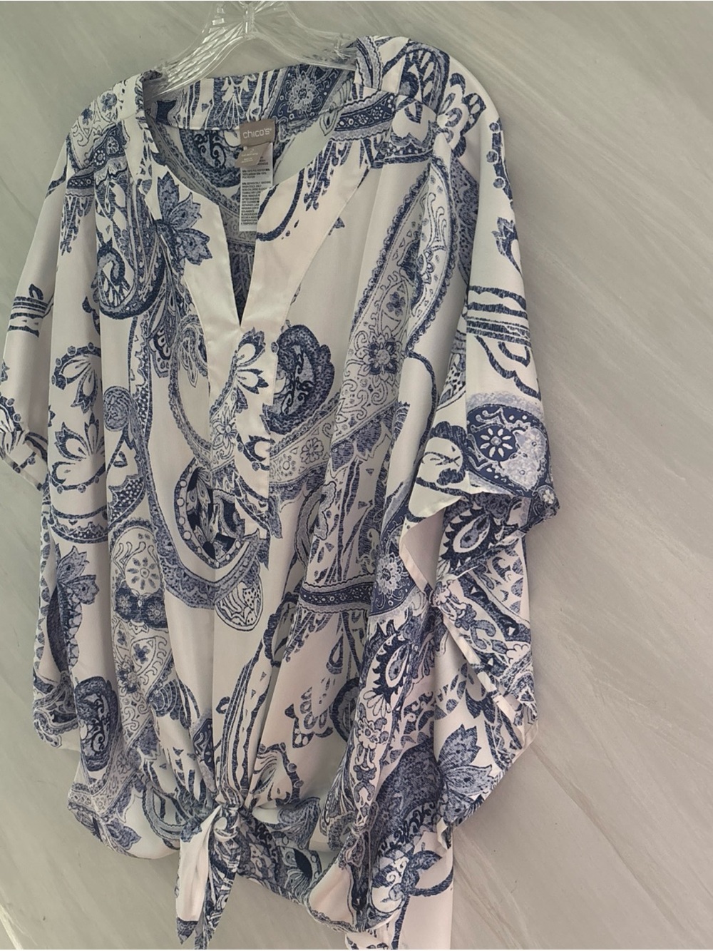 Chico's 2 (L) White/Blue Paisley V-Neck Kimono Sleeves Tie Hem Blouse Coastal - Picture 6 of 10